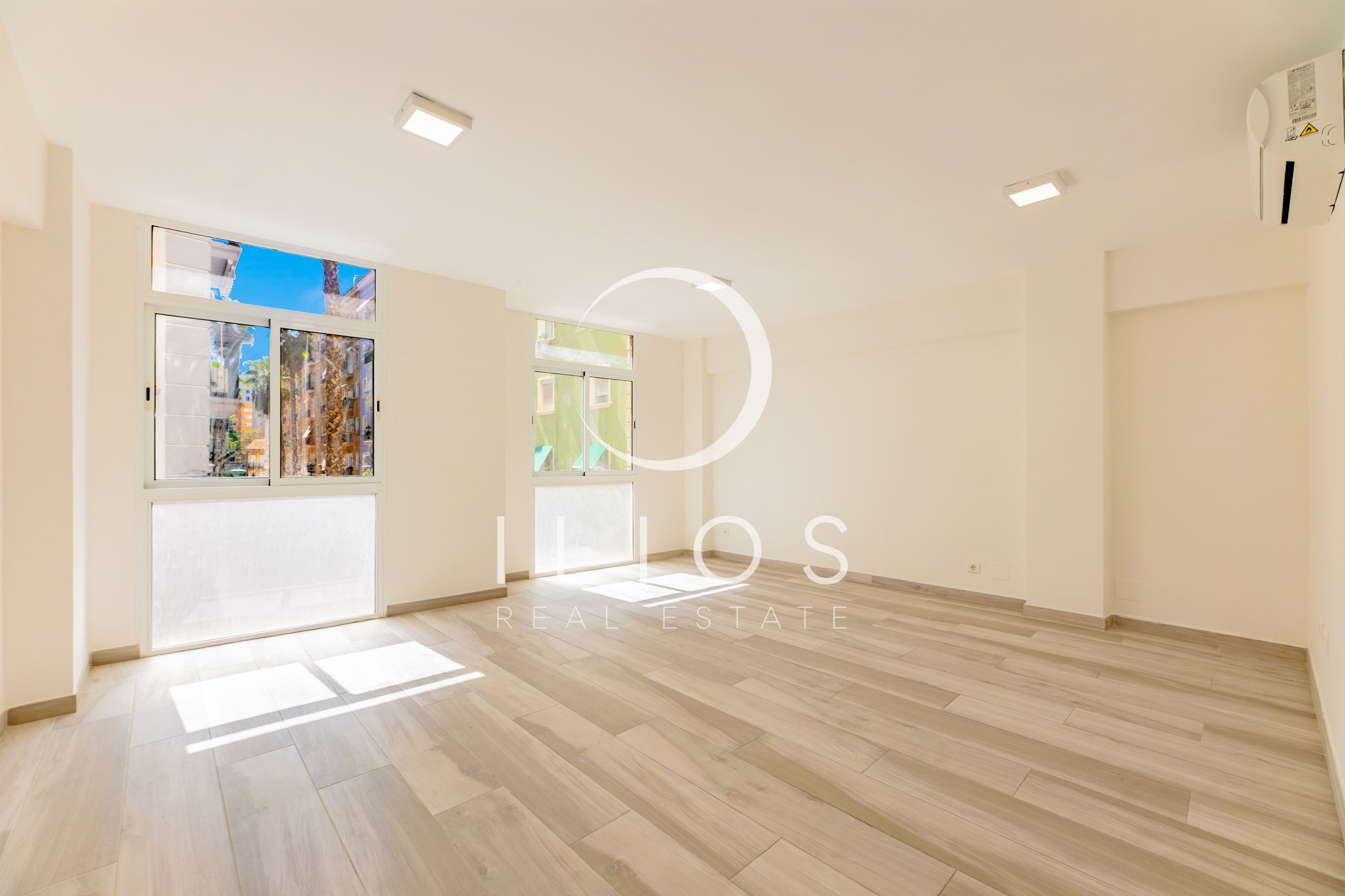 Piso De 2 Dormitorios En Avenida Del Puerto Valencia